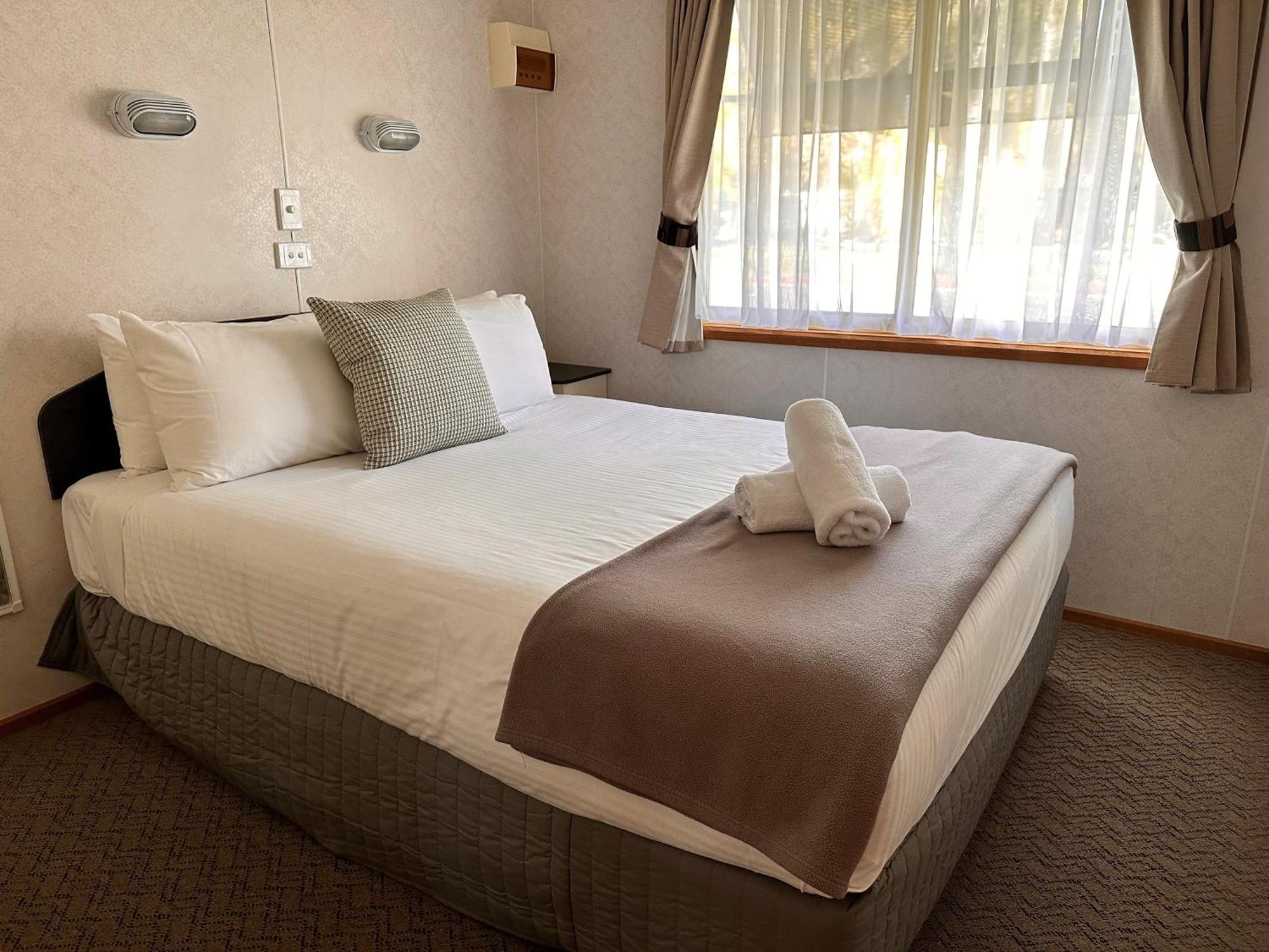 Moama Riverside Holiday Park ภายนอก รูปภาพ