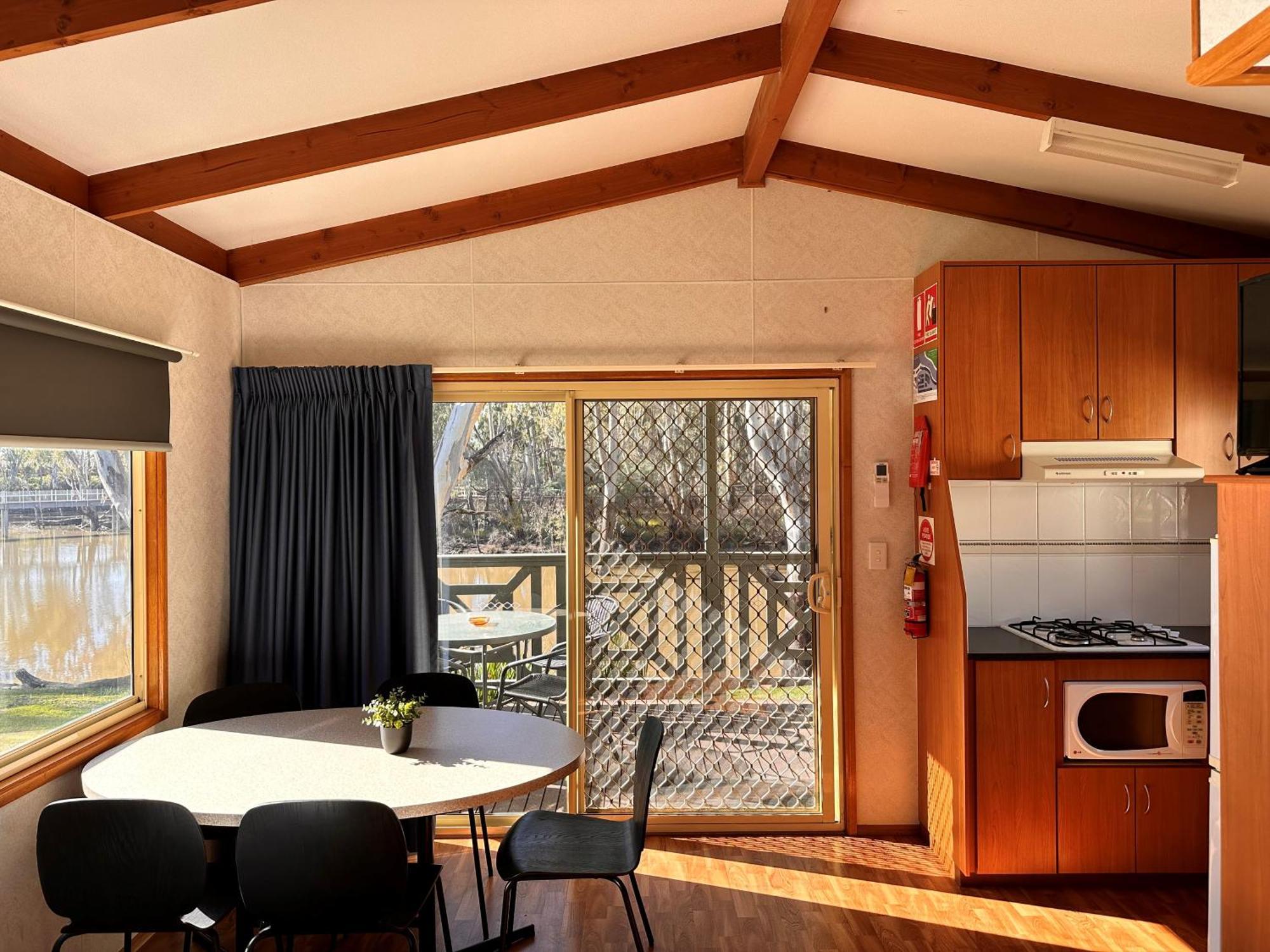 Moama Riverside Holiday Park ภายนอก รูปภาพ